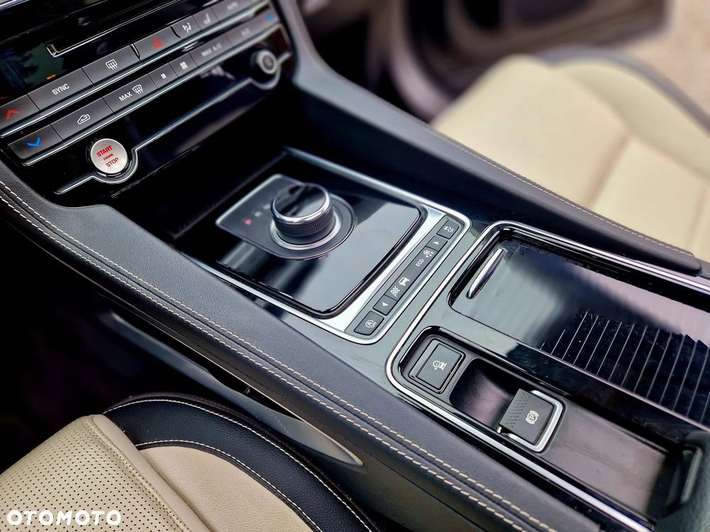 Jaguar F-Pace 2.0 i4D RWD R-Sport - 18