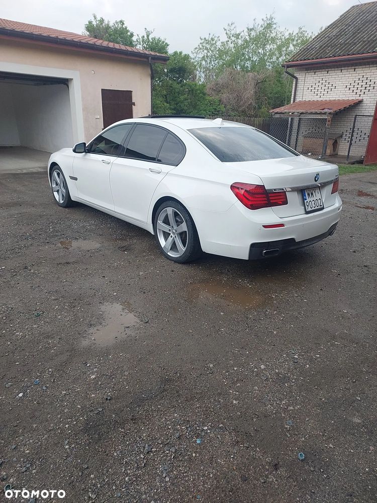 BMW Seria 7 740i - 11