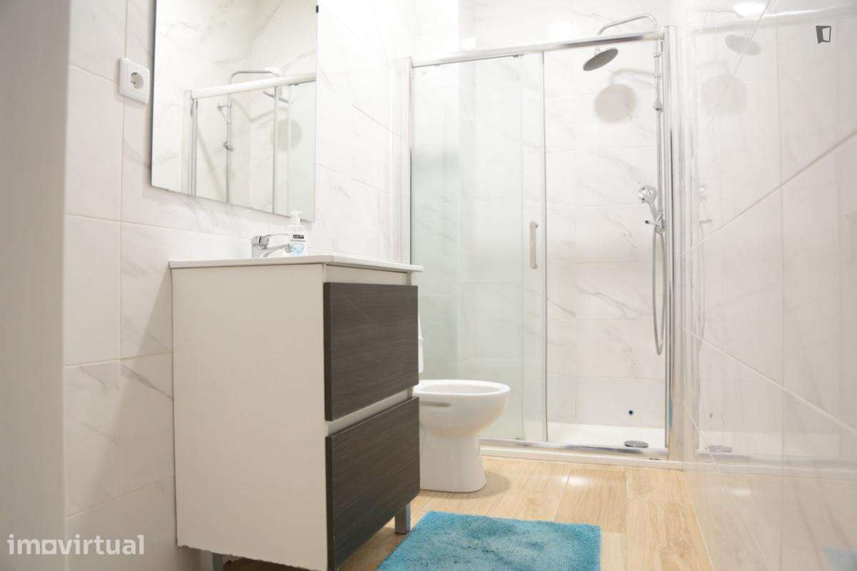 Quarto - localizado em Alameda Lisbon - Grande imagem: 3/30