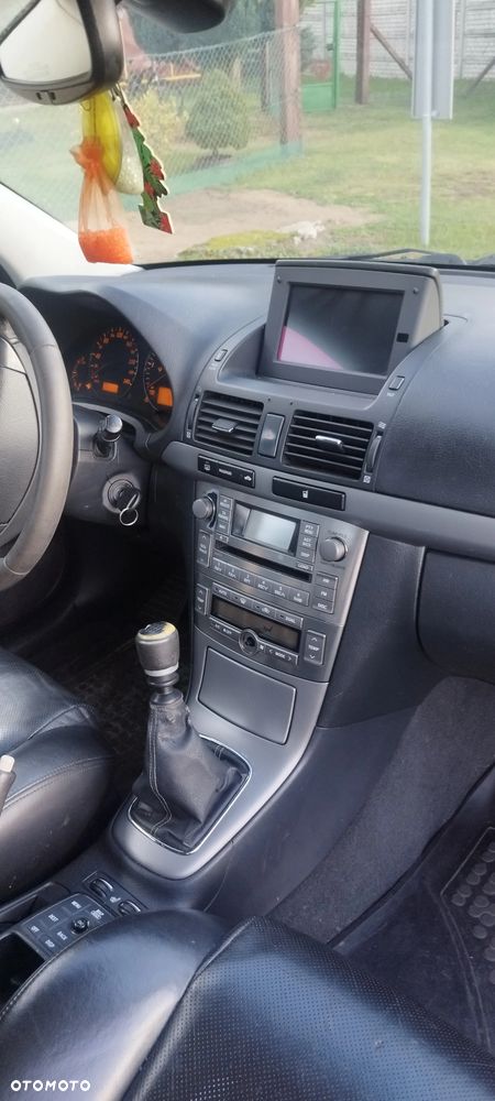 Toyota Avensis - 8