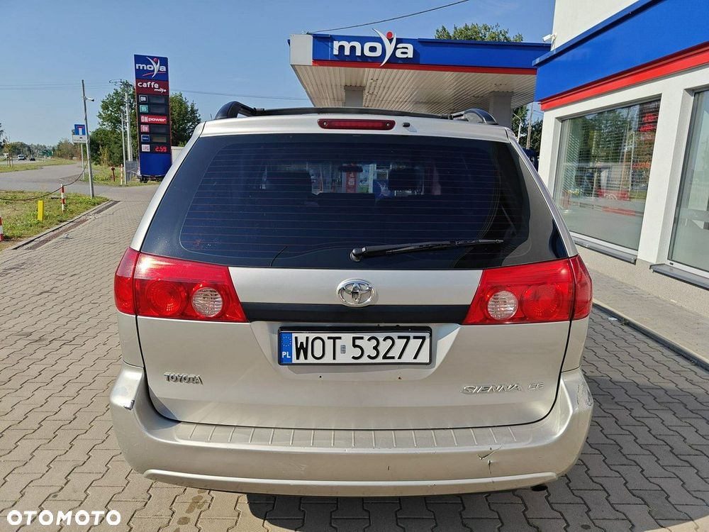 Toyota Sienna - 4