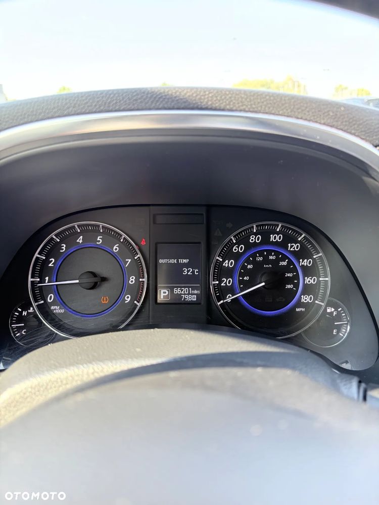 Infiniti QX70 - 21