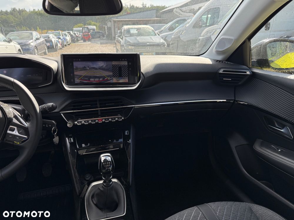 Peugeot 208 - 10