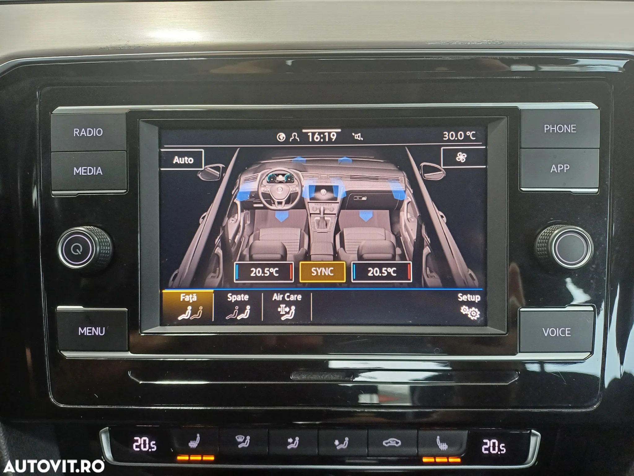 Volkswagen Passat 2.0 TDI DSG Highline - 26