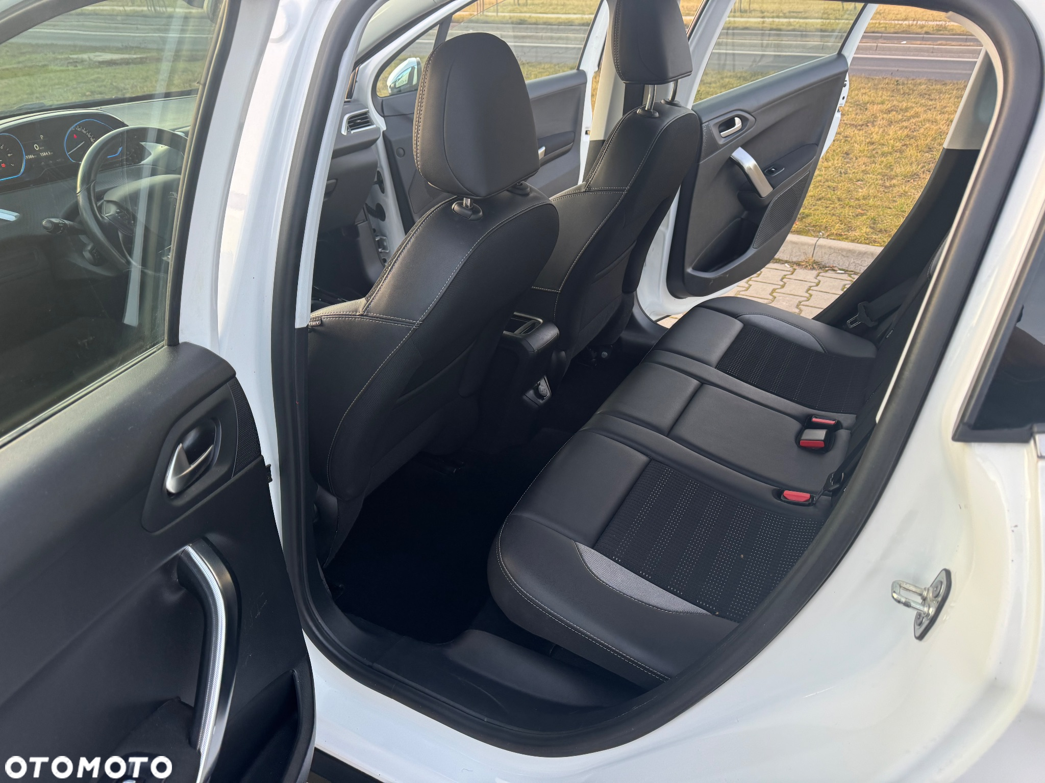 Peugeot 2008 PureTech 110 Stop&Start EAT6 Allure - 20