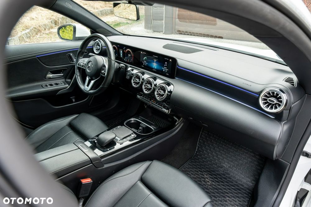 Mercedes-Benz CLA 250 4Matic 7G-DCT - 24