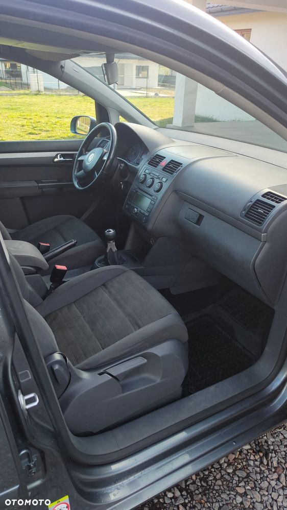 Volkswagen Touran 2.0 TDI DPF Trendline - 11