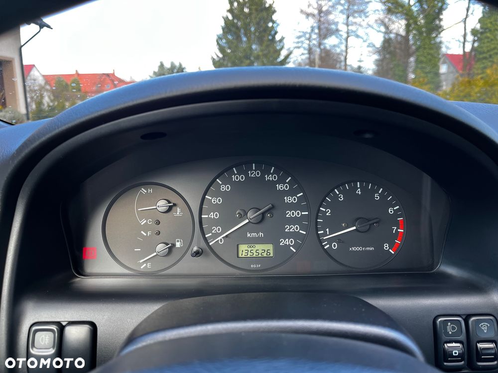 Mazda 323F - 7