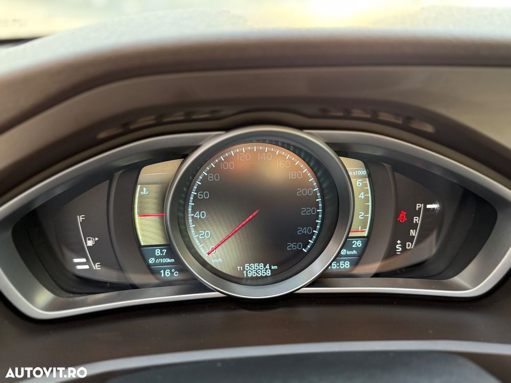 Volvo V40 Cross Country D4 Geartronic Kinetic - 16