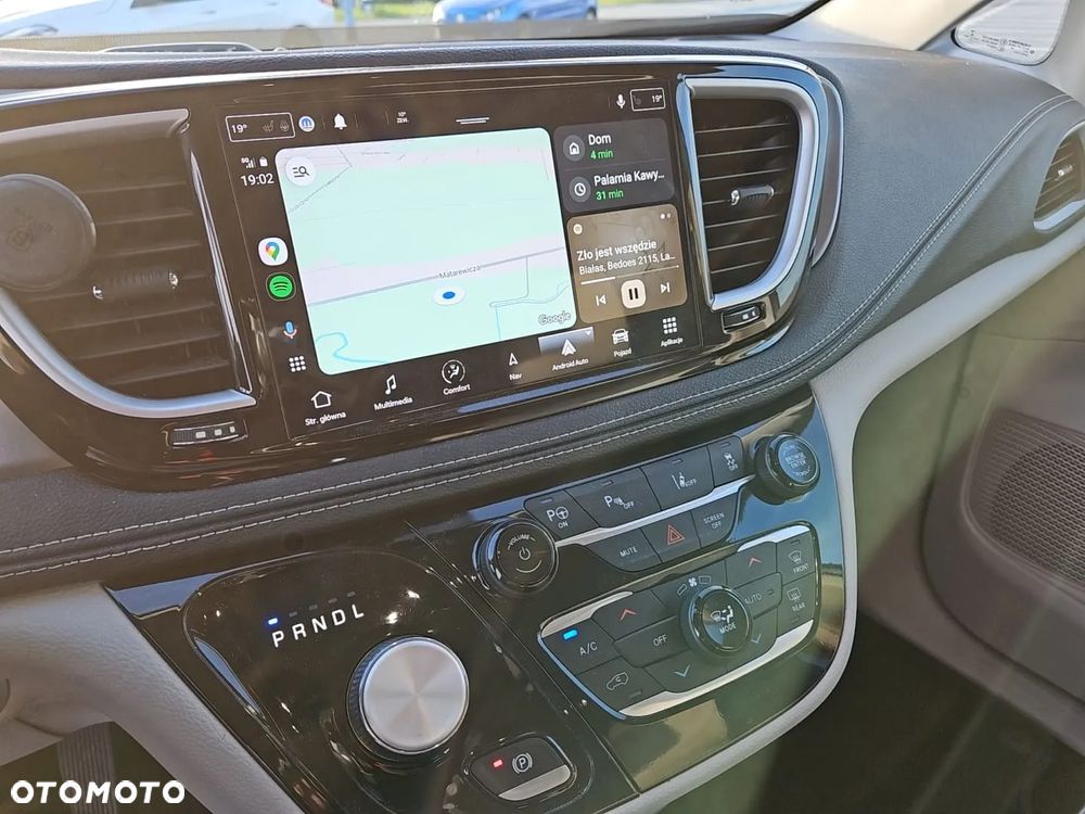 Chrysler Pacifica - 10