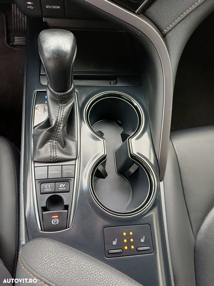 Toyota Camry 2.5 Hybrid Business - 15