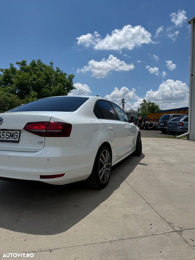Volkswagen Jetta 2.0 TDI Comfortline - 6