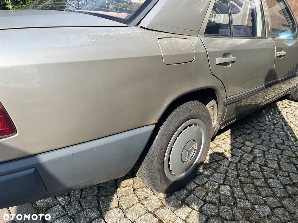 Mercedes-Benz Klasa E - 28