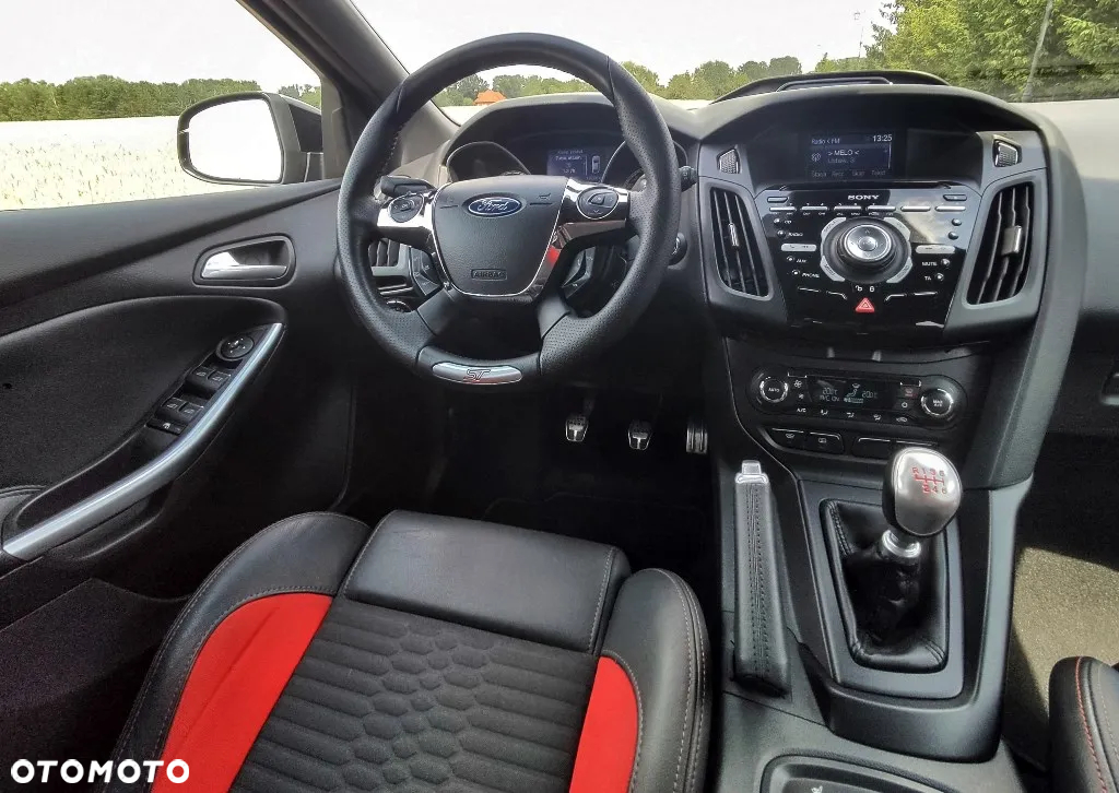 Ford Focus Turnier 2.0 EcoBoost ST - 24