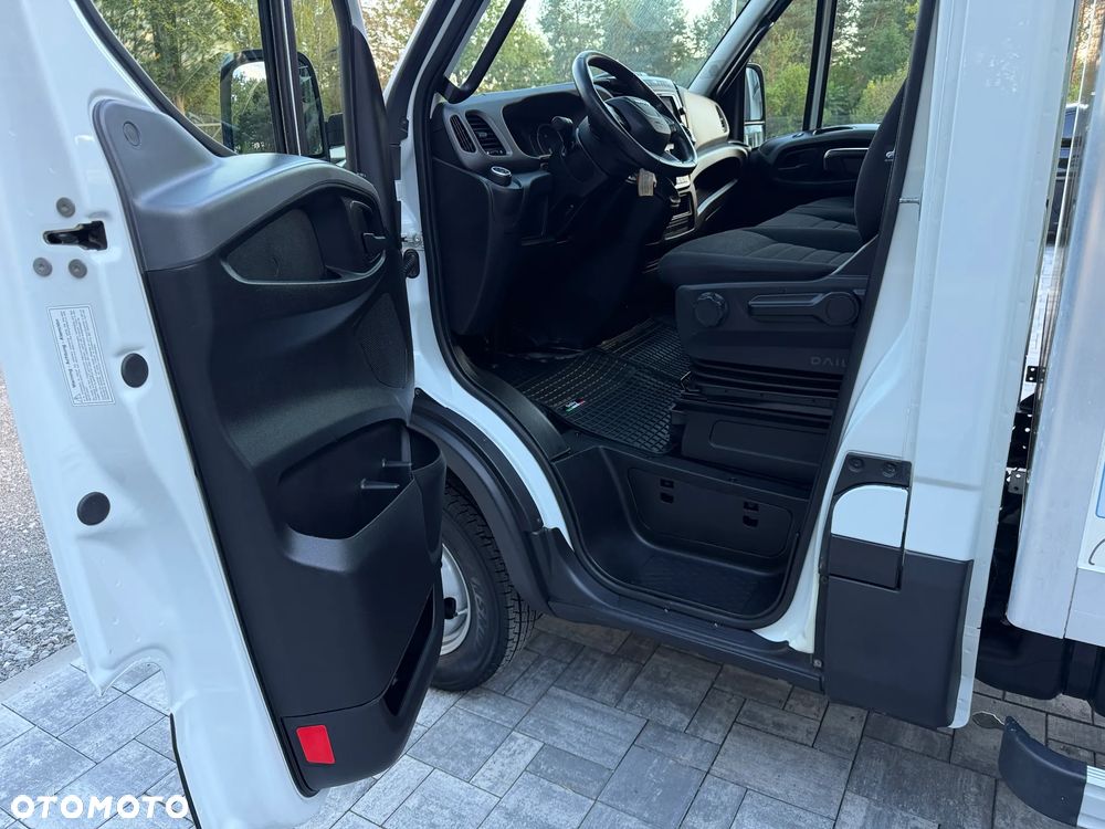 Iveco 35/50c180 Kontener 4.9m + Winda 750kg / Najbogatsze wyposażenie / Poduszki AIRPRO / Automatyczna skrzynia / Ledy / Nowe opony / Zarejestrowany FV23% - 23