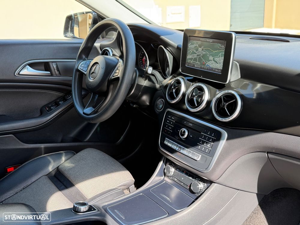 Mercedes-Benz CLA 200 d 7G-DCT Urban - 11