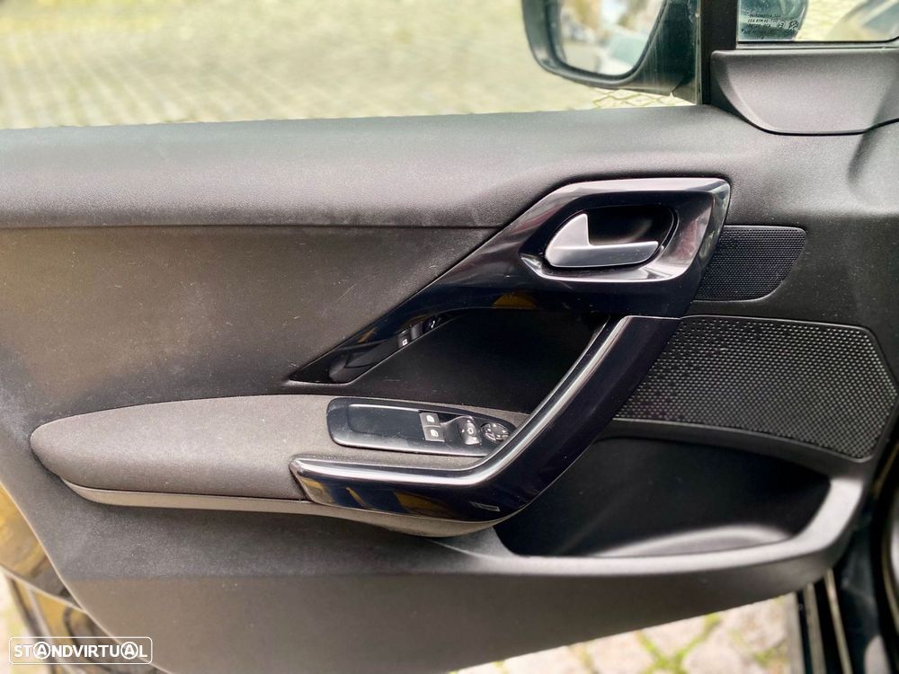 Peugeot 208 1.6 BlueHDi Style - 28