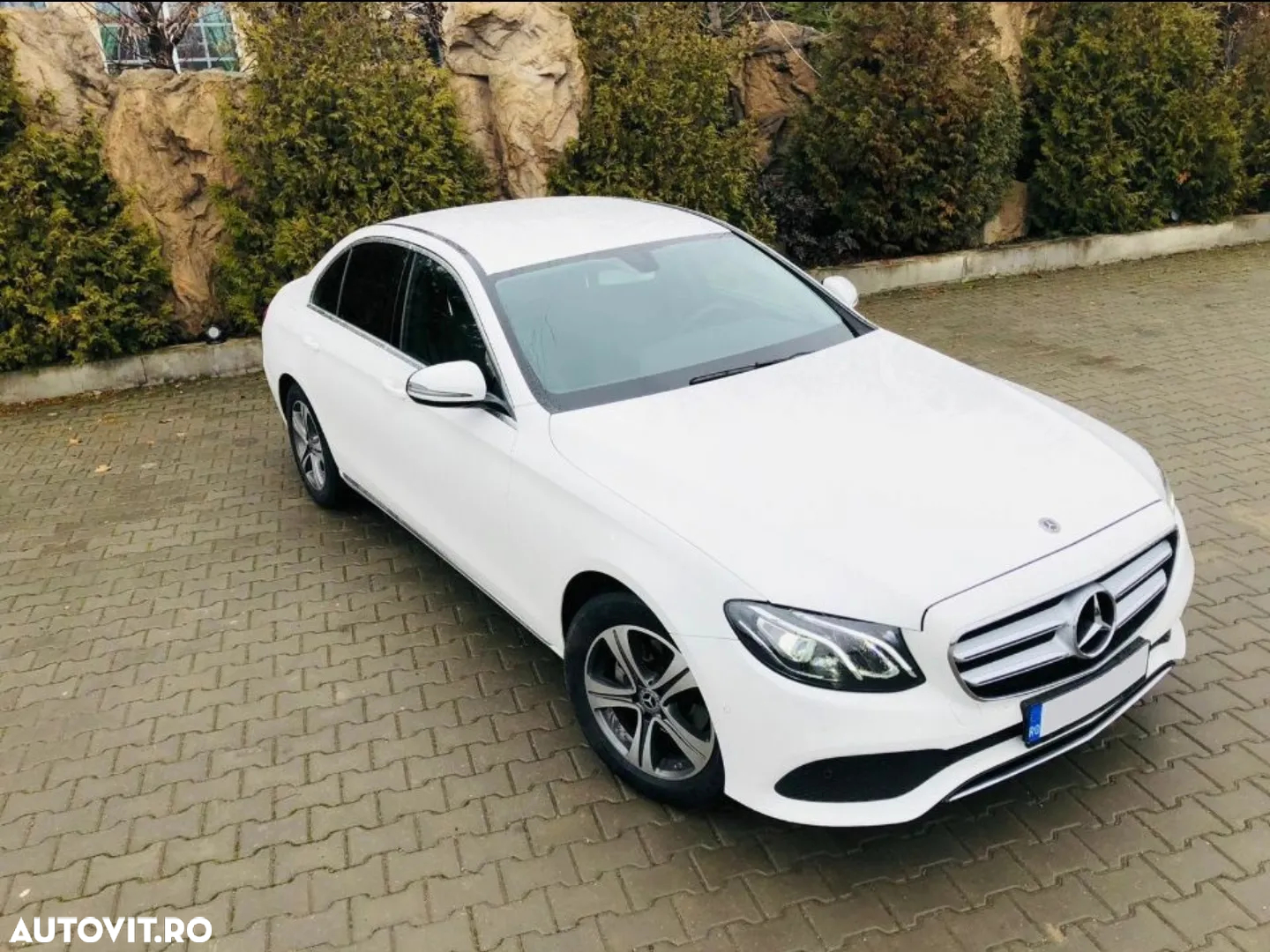 Mercedes-Benz E 200 4Matic 9G-TRONIC - 2
