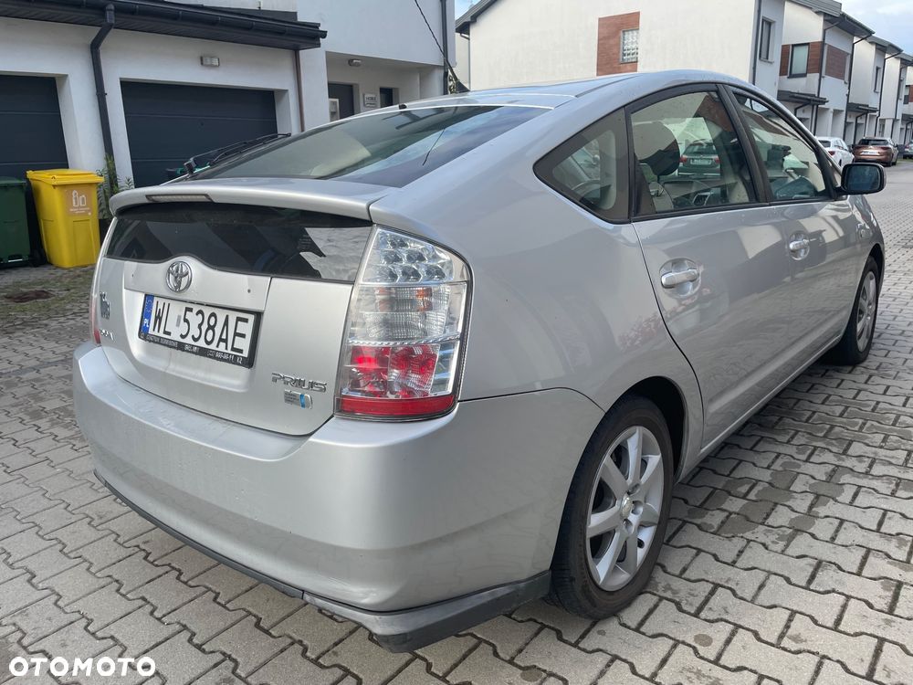 Toyota Prius (Hybrid) Sol - 26
