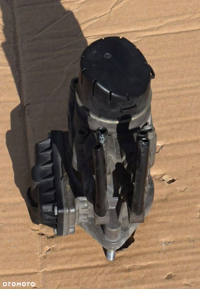 ZAWÓR GŁÓWNY HAMULCA POD PEDAŁ MAN TGA TGX TGS - 2