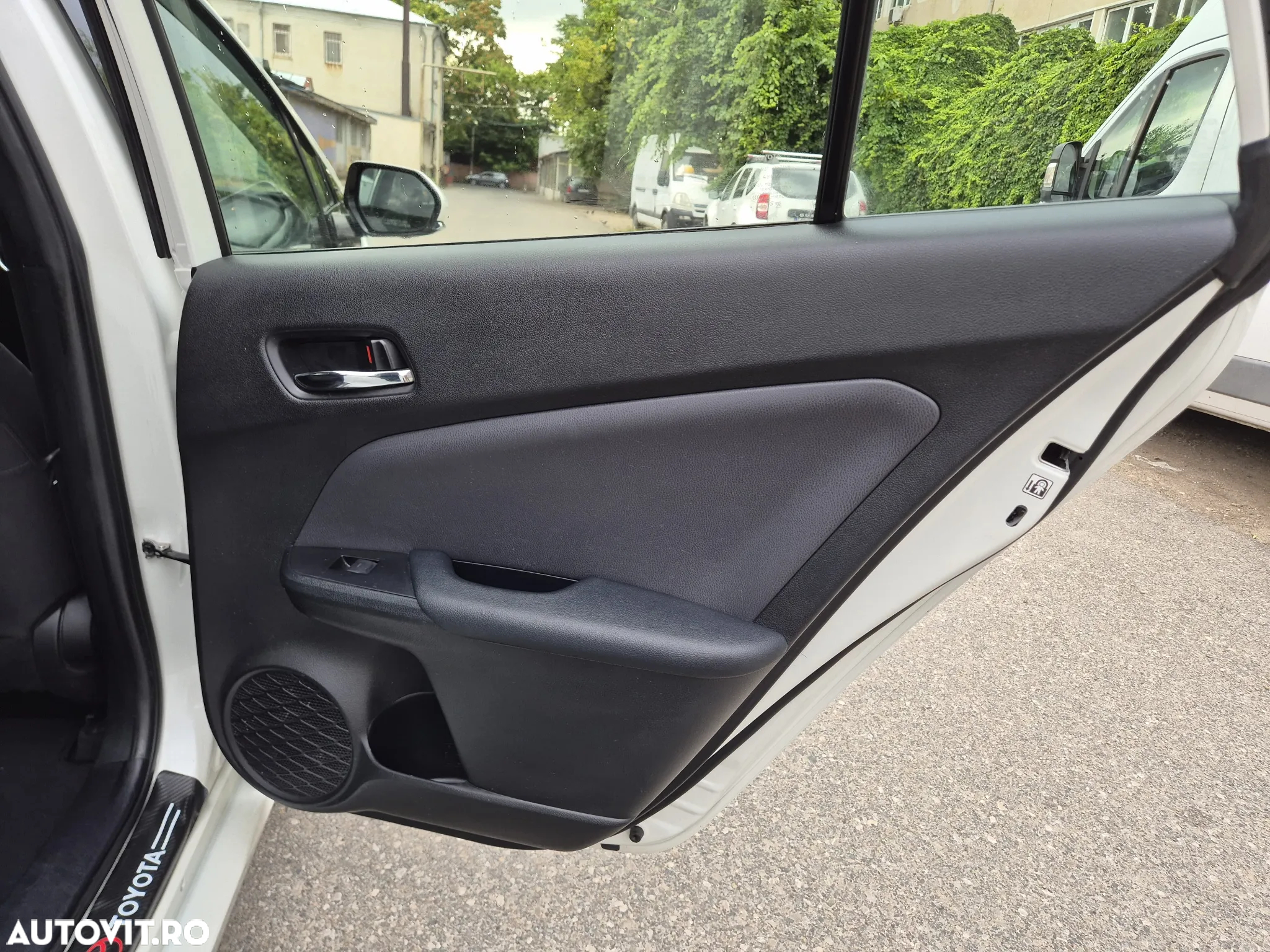 Toyota Prius Plug-in Hybrid Executive - 14