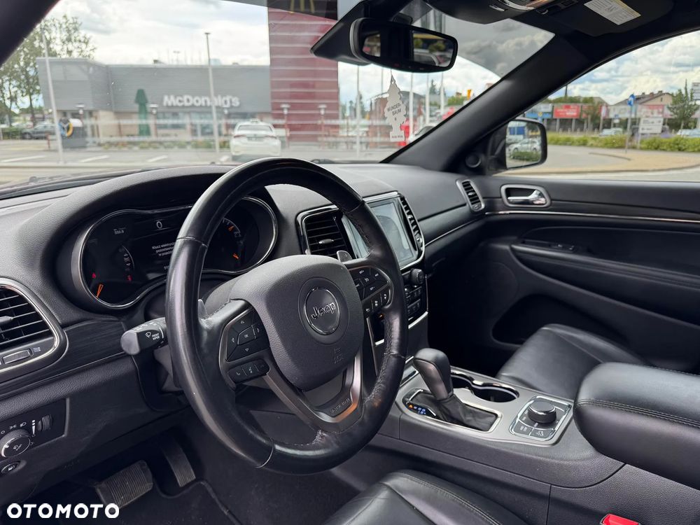 Jeep Grand Cherokee - 25