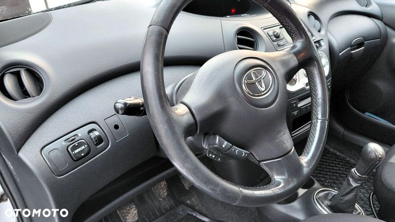 Toyota Yaris 1.4 D-4D - 10