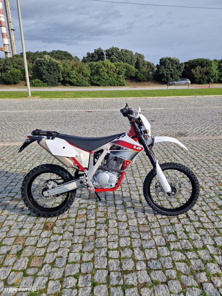 AJP PR3 Enduro - 1