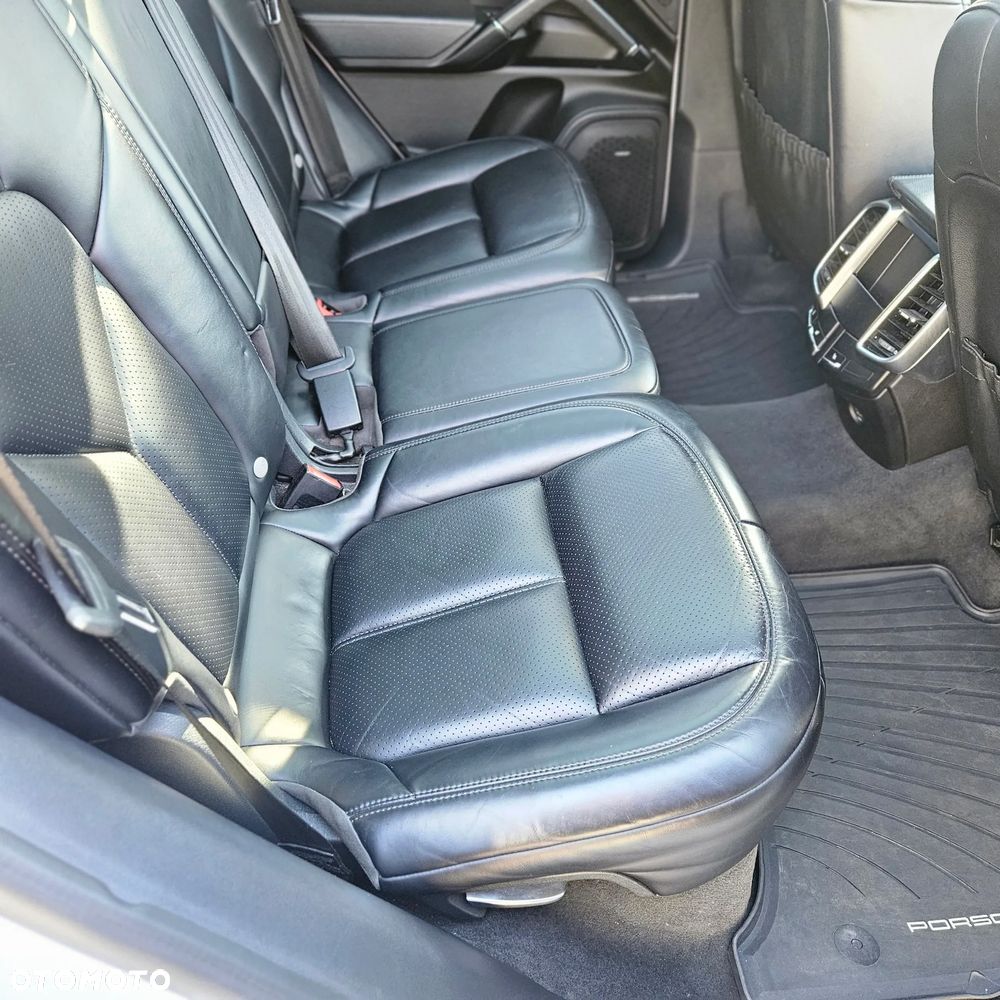 Porsche Cayenne S E-Hybrid Platinum Edition - 27