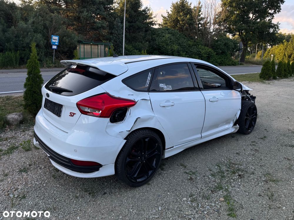 Ford Focus ST2 - 10