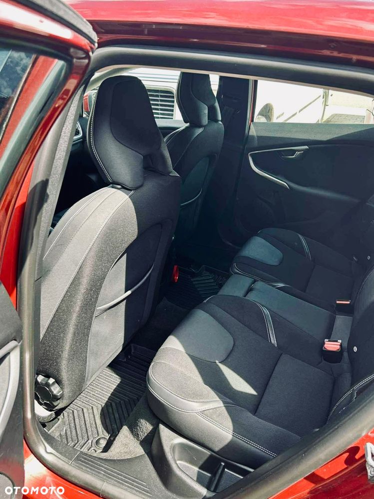 Volvo V40 D2 Geartronic Momentum - 19