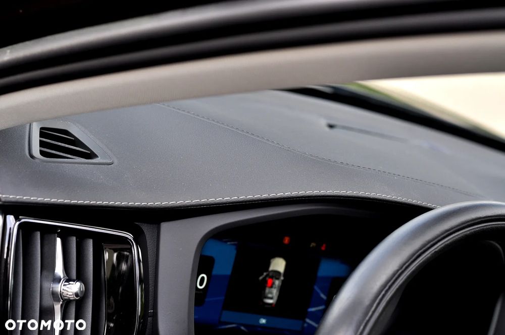 Volvo XC 60 T6 AWD Plug-In Hybrid Inscription - 24