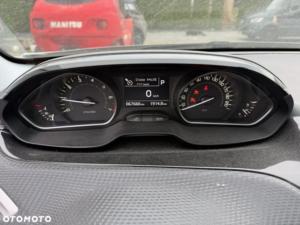 Peugeot 208 1.2 PureTech GPF Signature S&S EAT6 - 11