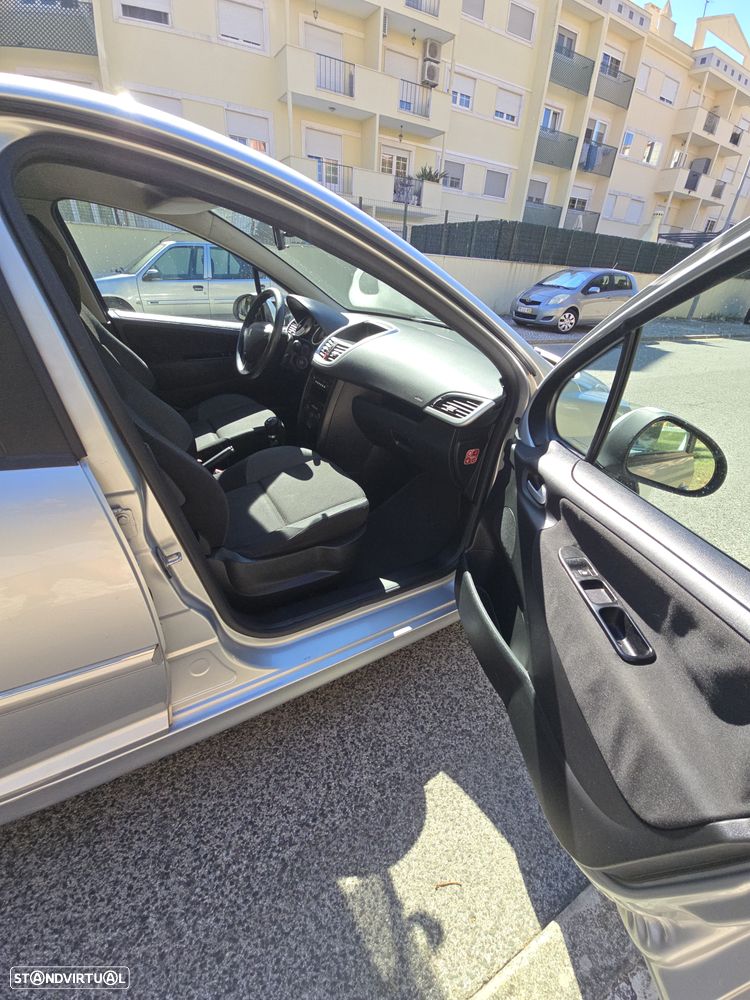 Peugeot 207 - 22