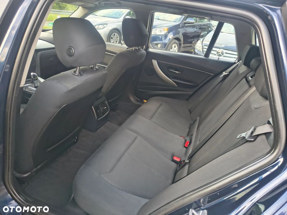BMW Seria 3 320d DPF Edition Sport - 15