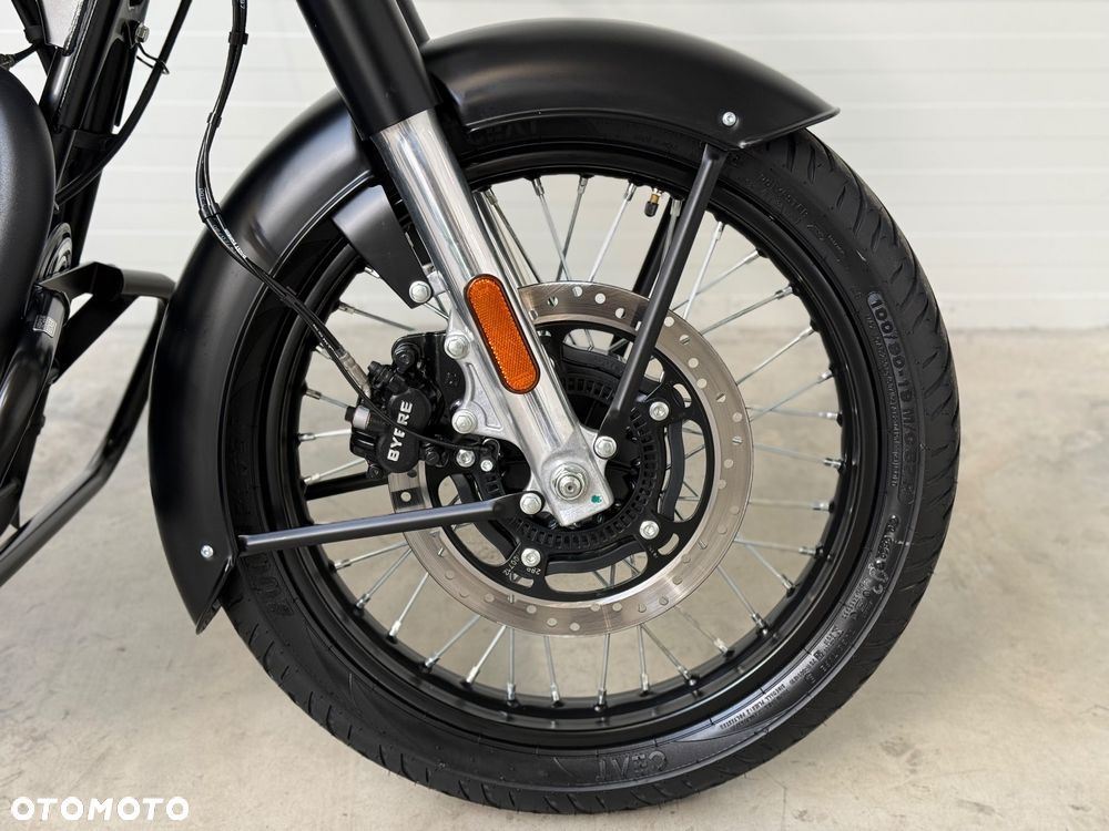 Royal Enfield Classic - 10