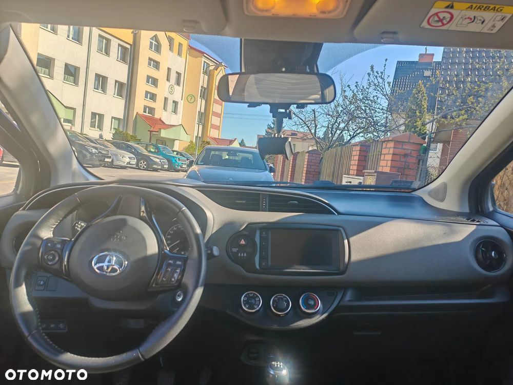 Toyota Yaris 1.5 Premium - 8