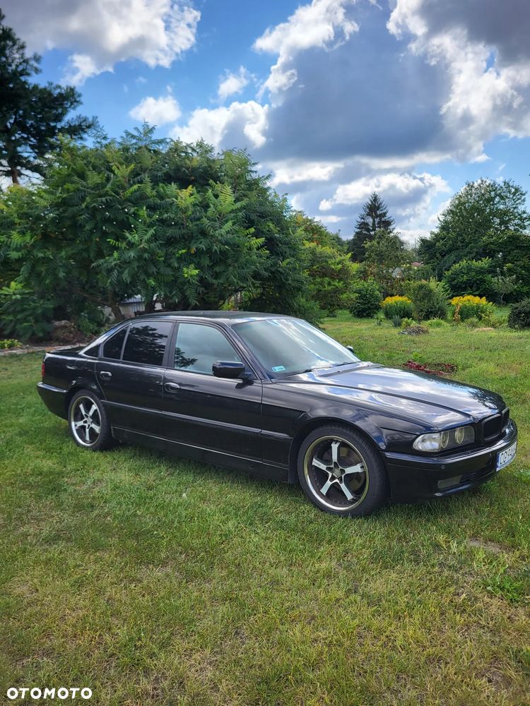BMW Seria 7 740i - 8