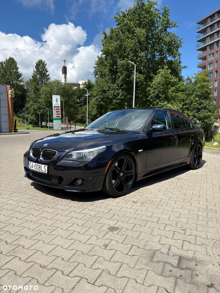 BMW Seria 5 550i - 1