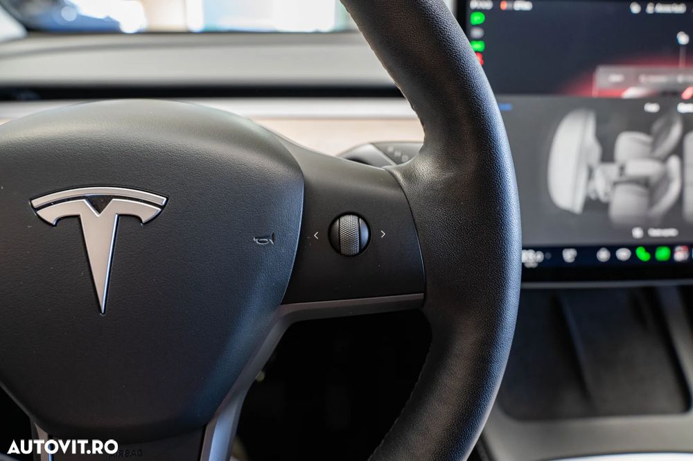 Tesla Model Y - 23