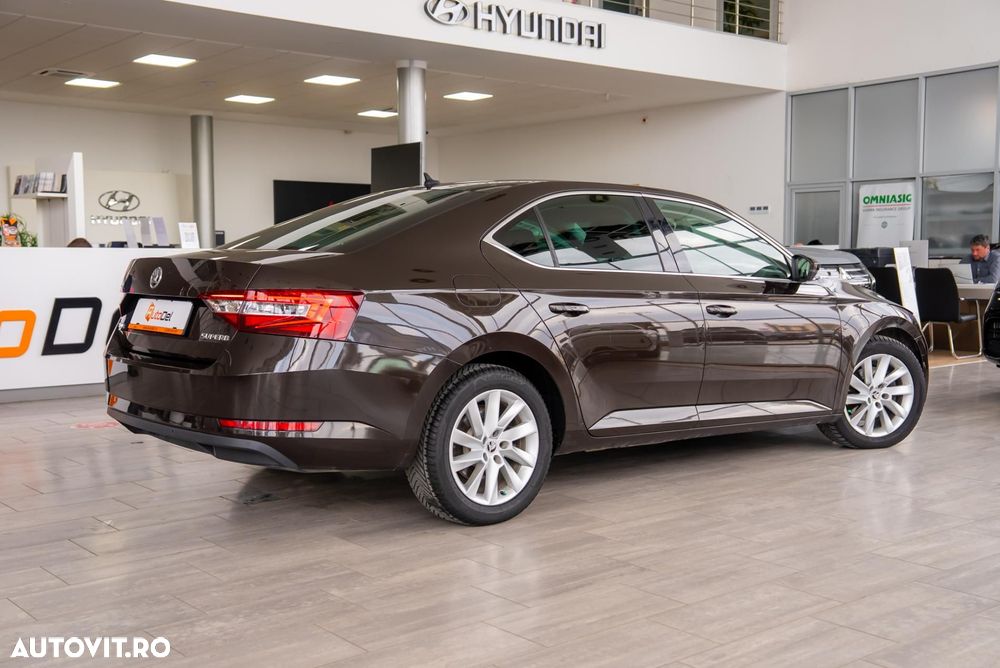 Skoda Superb 2.0 TDI DSG Active - 11