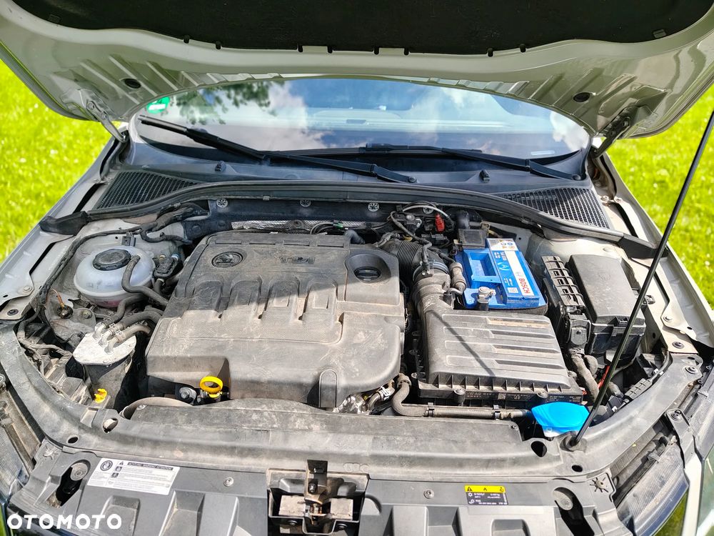 Skoda Octavia 2.0 TDI DSG RS - 9