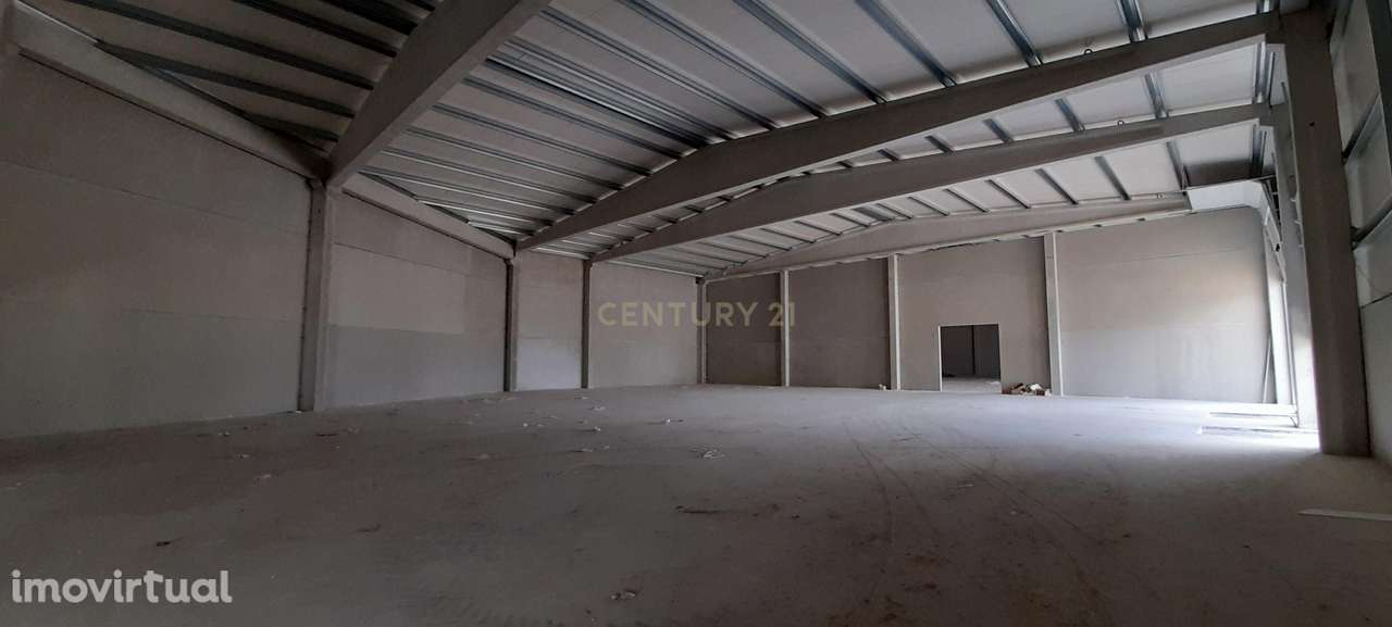 Armazém situado num condomínio fechado em Arruda dos Vinhos - Grande imagem: 5/19