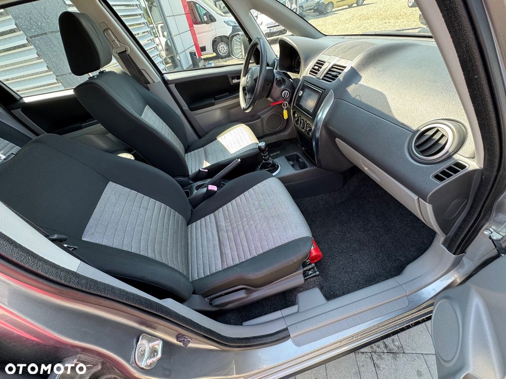 Suzuki SX4 - 10