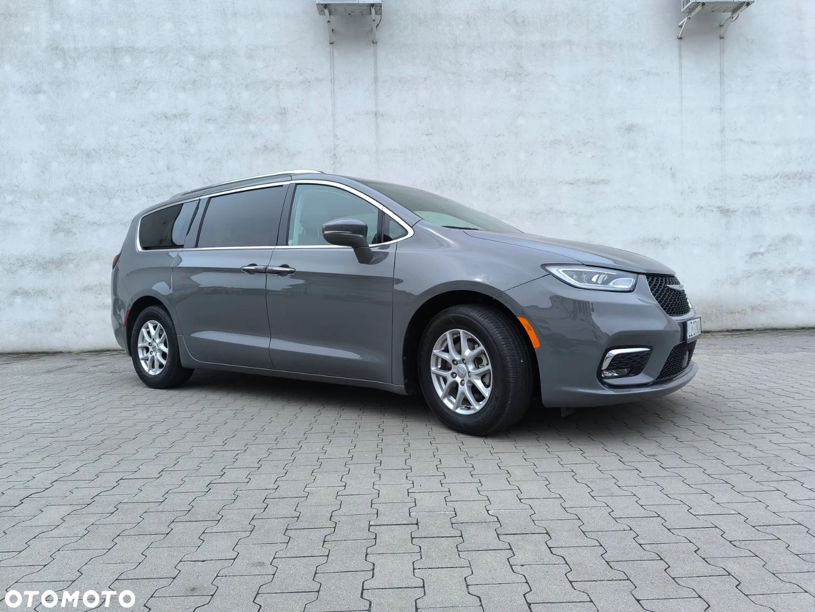 Chrysler Pacifica - 17