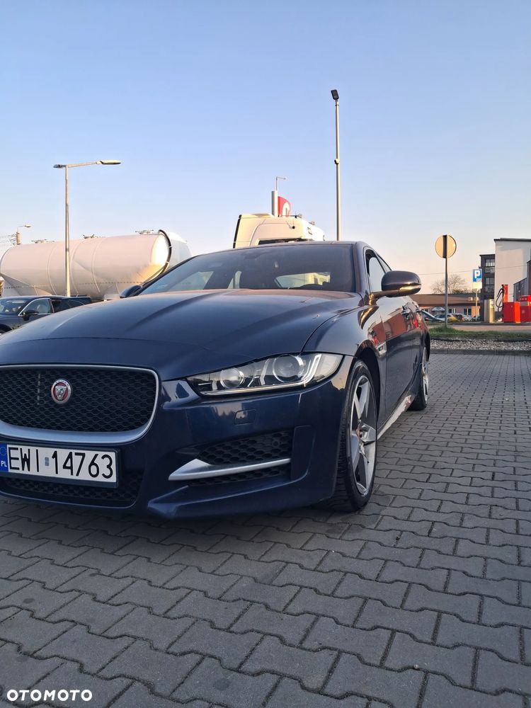 Jaguar XE 2.0 T R-Sport - 1