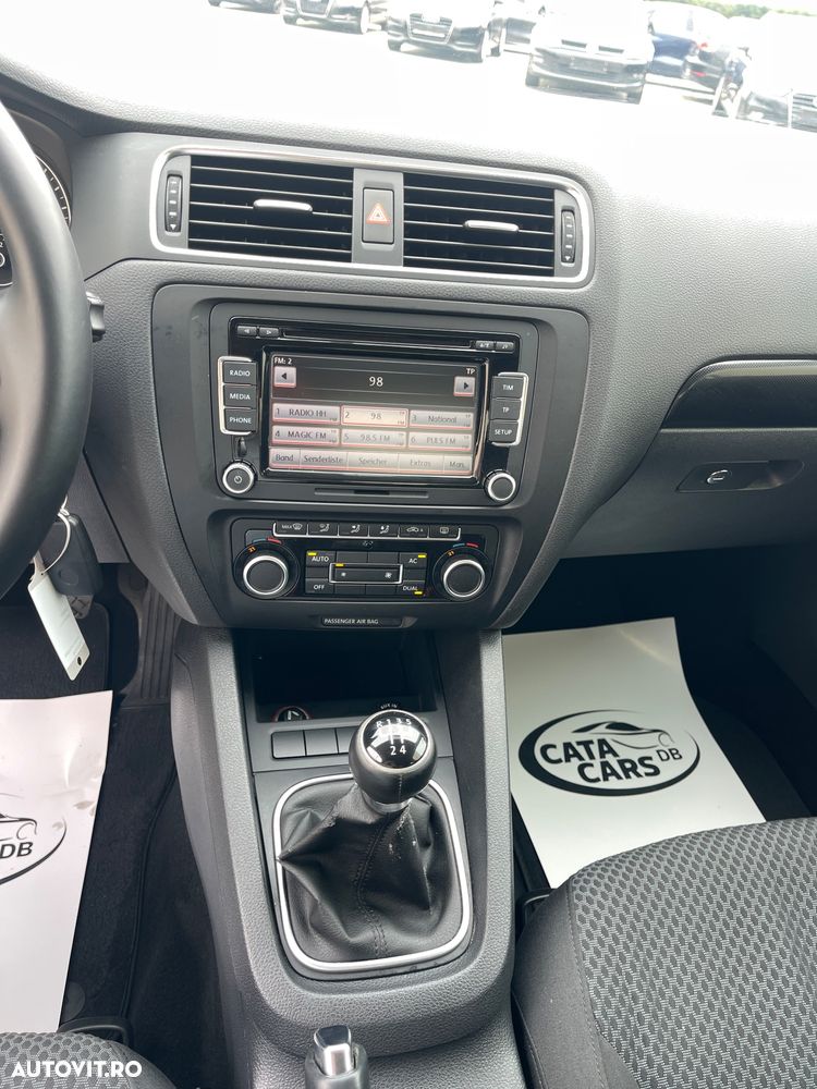 Volkswagen Jetta 1.6 TDI Blue Motion Technology Life - 32