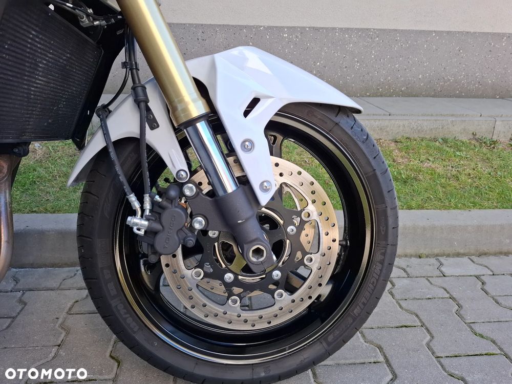 Suzuki GSR - 22