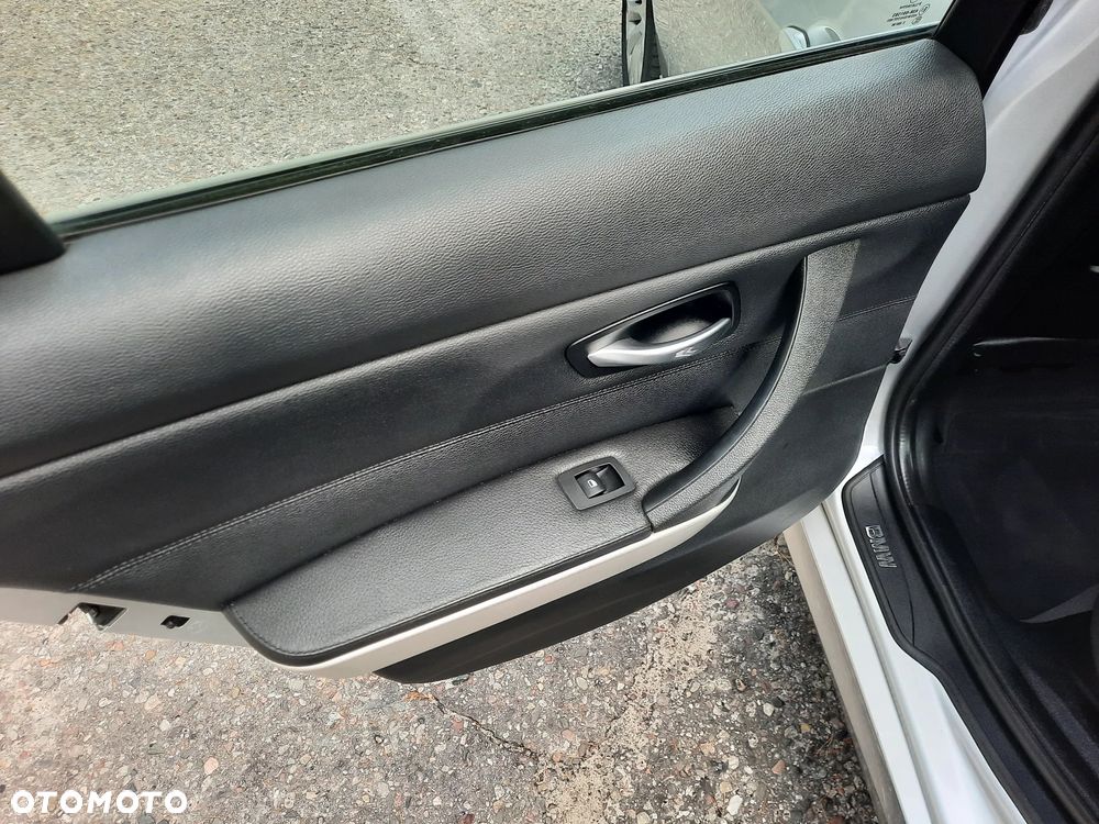 BMW Seria 3 320i Edition Exclusive - 30