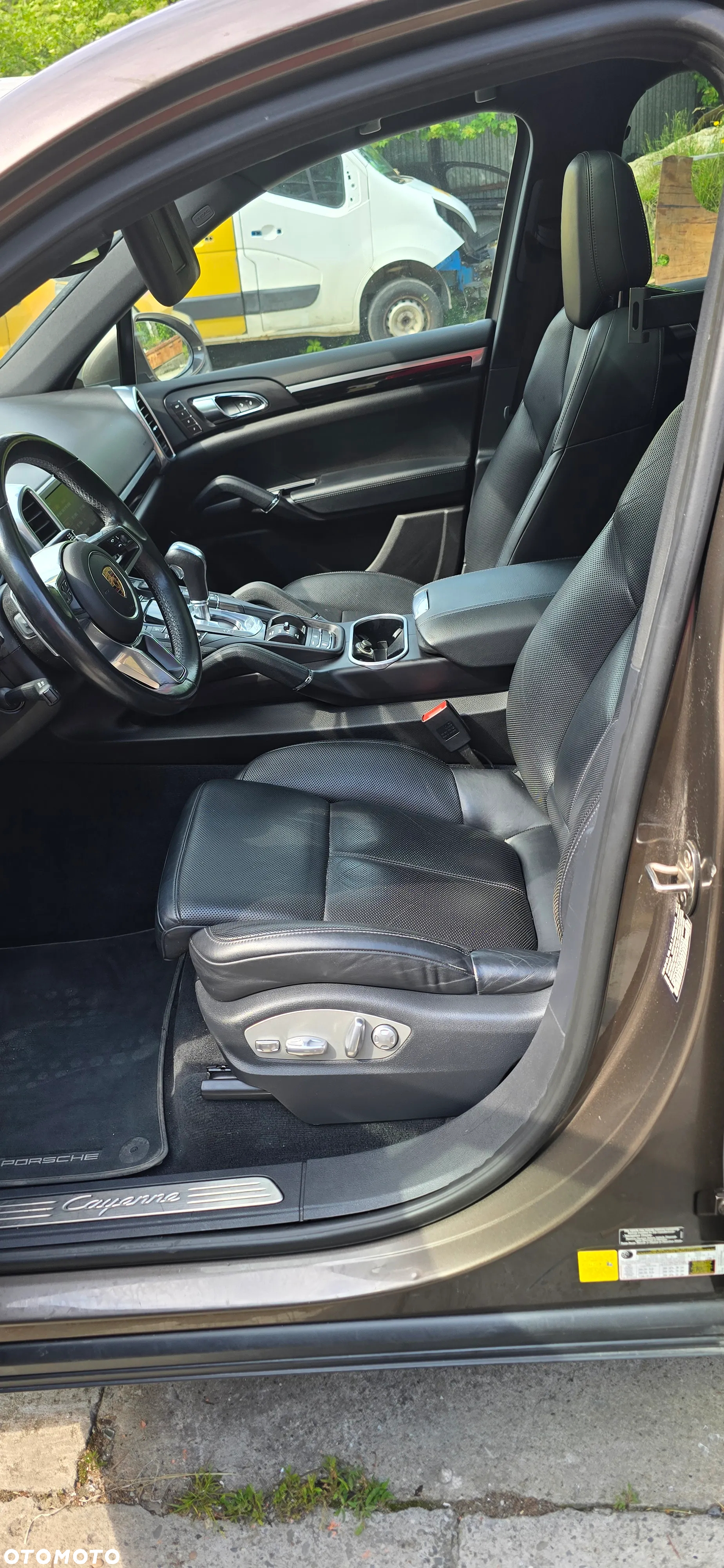 Porsche Cayenne Platinum Edition - 18